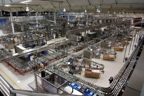 乳品夾瓶鏈板輸送機(jī)